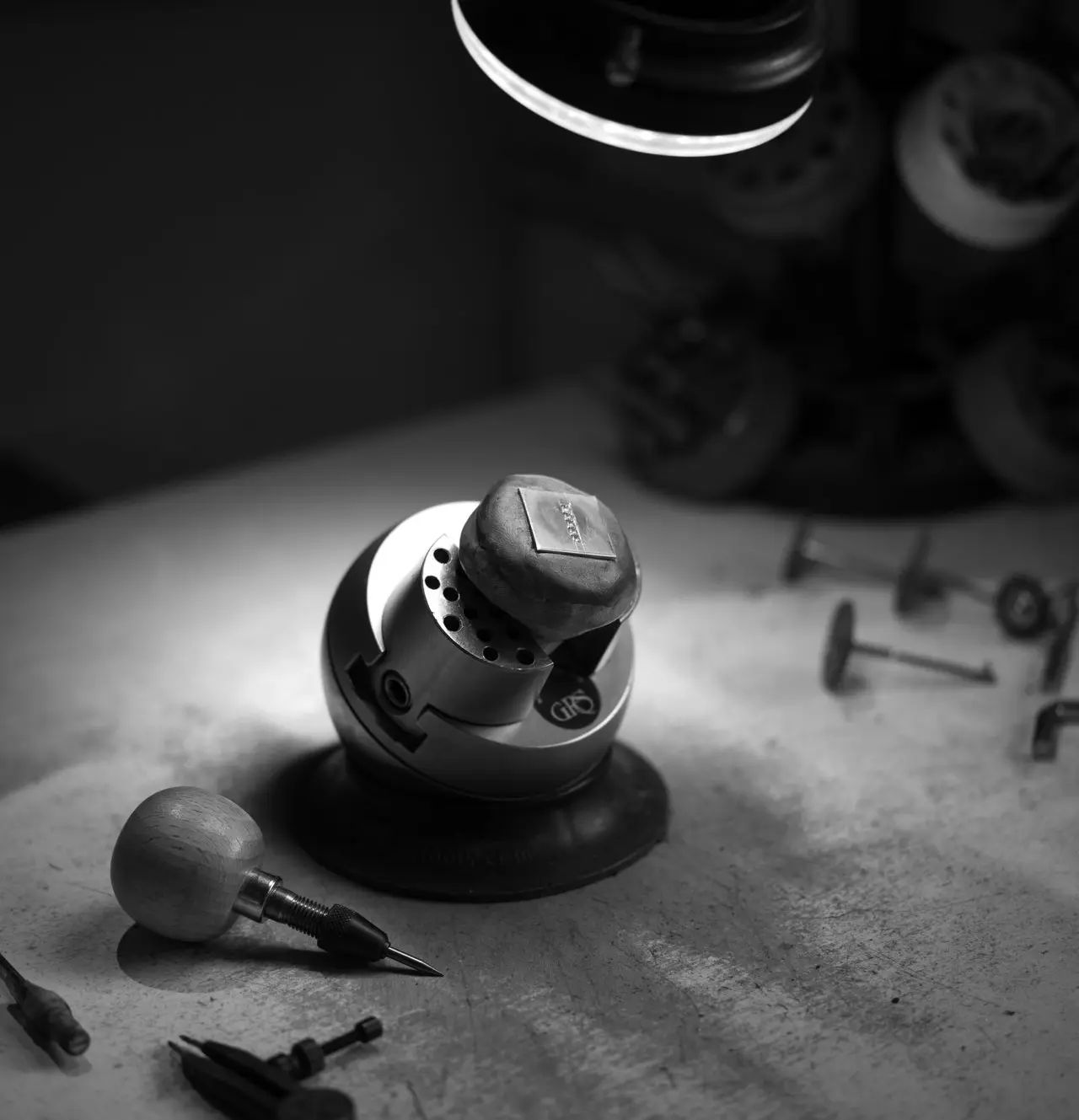 Exercice de pavage sur plaque dans l'atelier